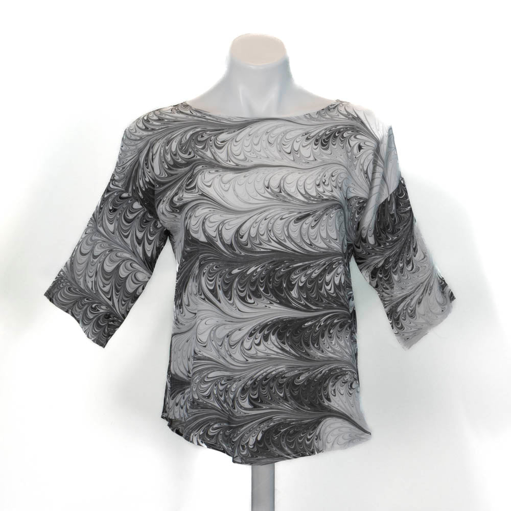 hand marbled silk top in charcoal and white. Round neck. Half sleeves