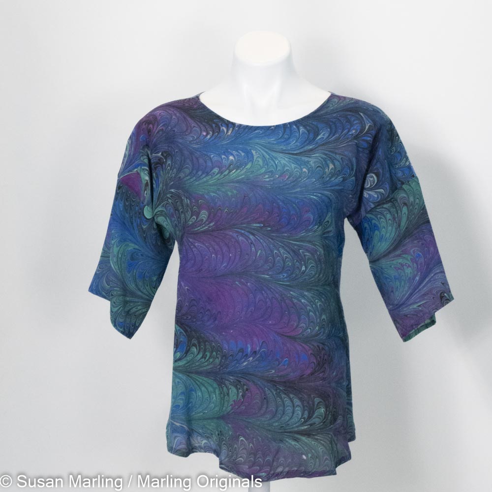 marbled silk blouse in blue, green, violet with black. Half sleeves. Round neck.