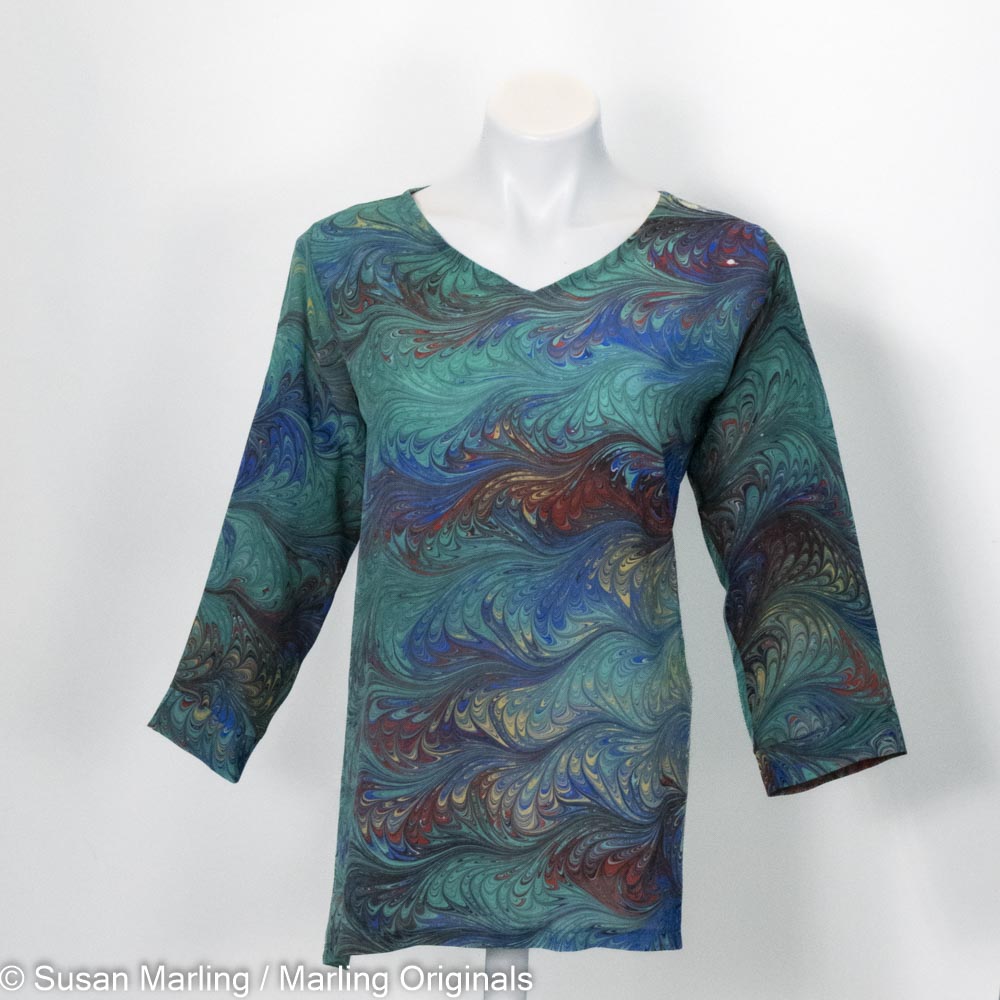 marbled silk tunic v neck with 3/4 sleeves. Green with blue, red, yellow feathered pattern