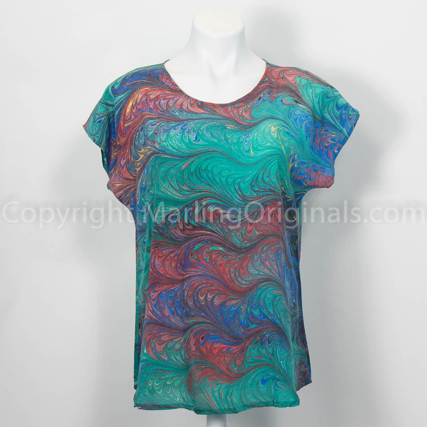 crepe silk top marbled in green with red, blue and black. Short sleeve, round neck, curved hem.