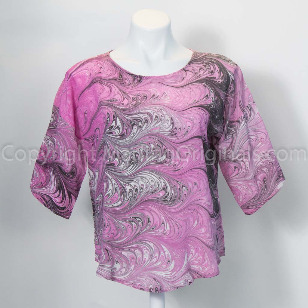 Marbled silk top in pink shades with black and white. Half sleeve, round neck.