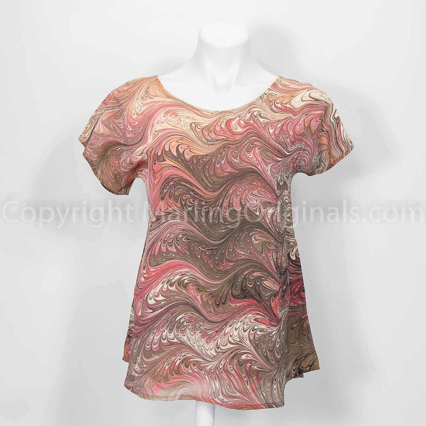 silk top marbled in salmon, brown, cream and brown. Short sleeve with round neck