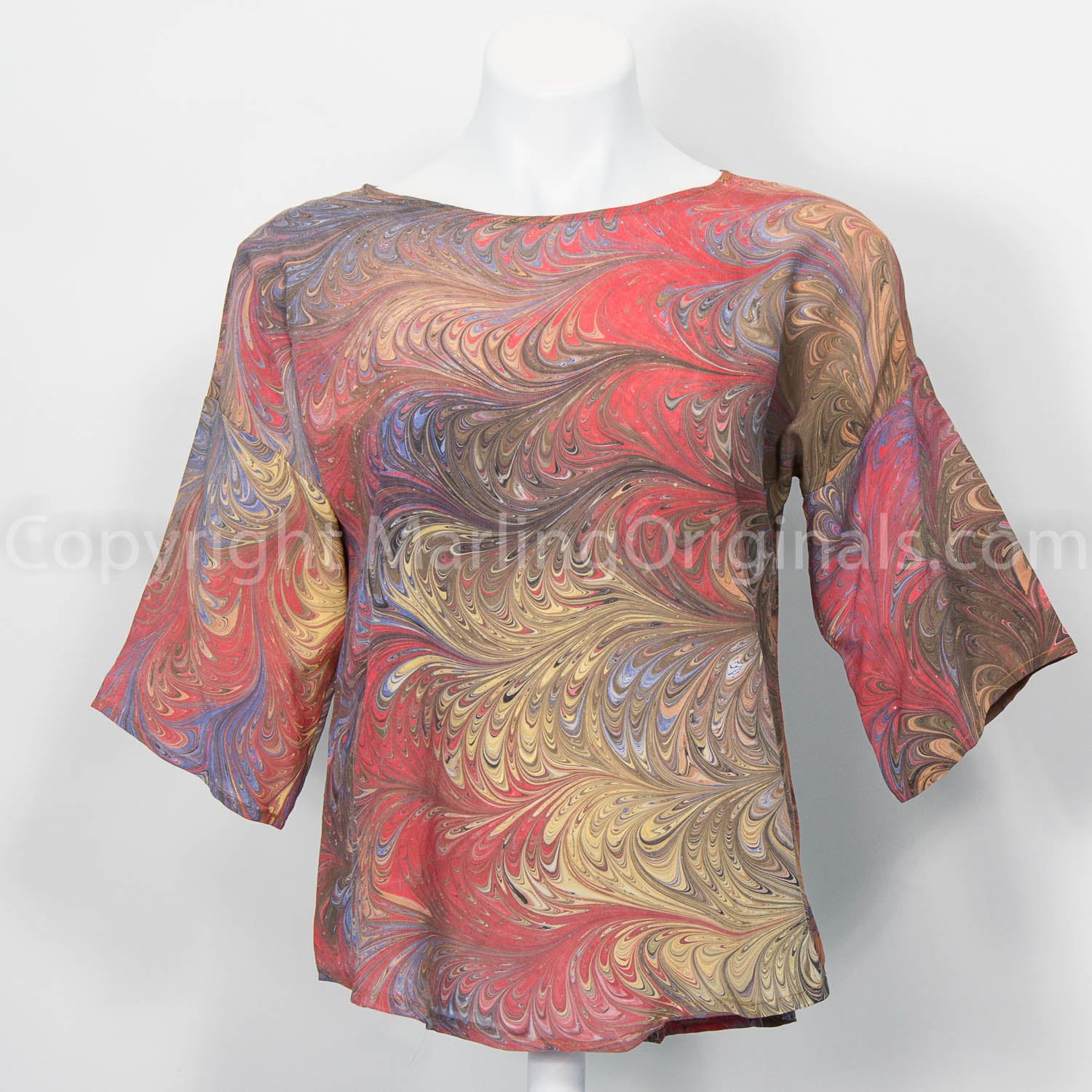Silk top in warm brown and golden tones marbled with red accents.  Round neck with half sleeve.