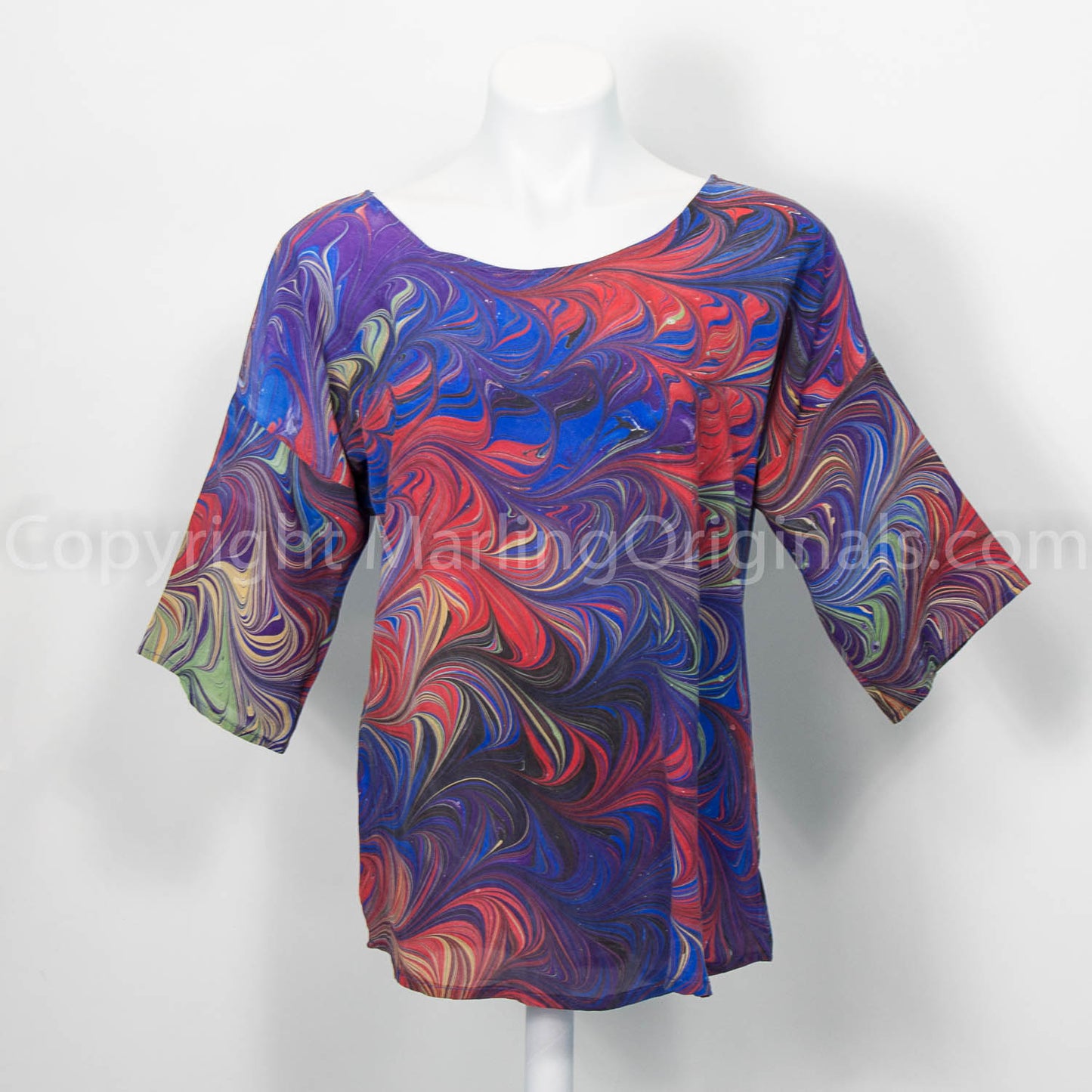 Silk top marbled in red, purple, blue, black tones.  Round neck, curved hem, half sleeve.