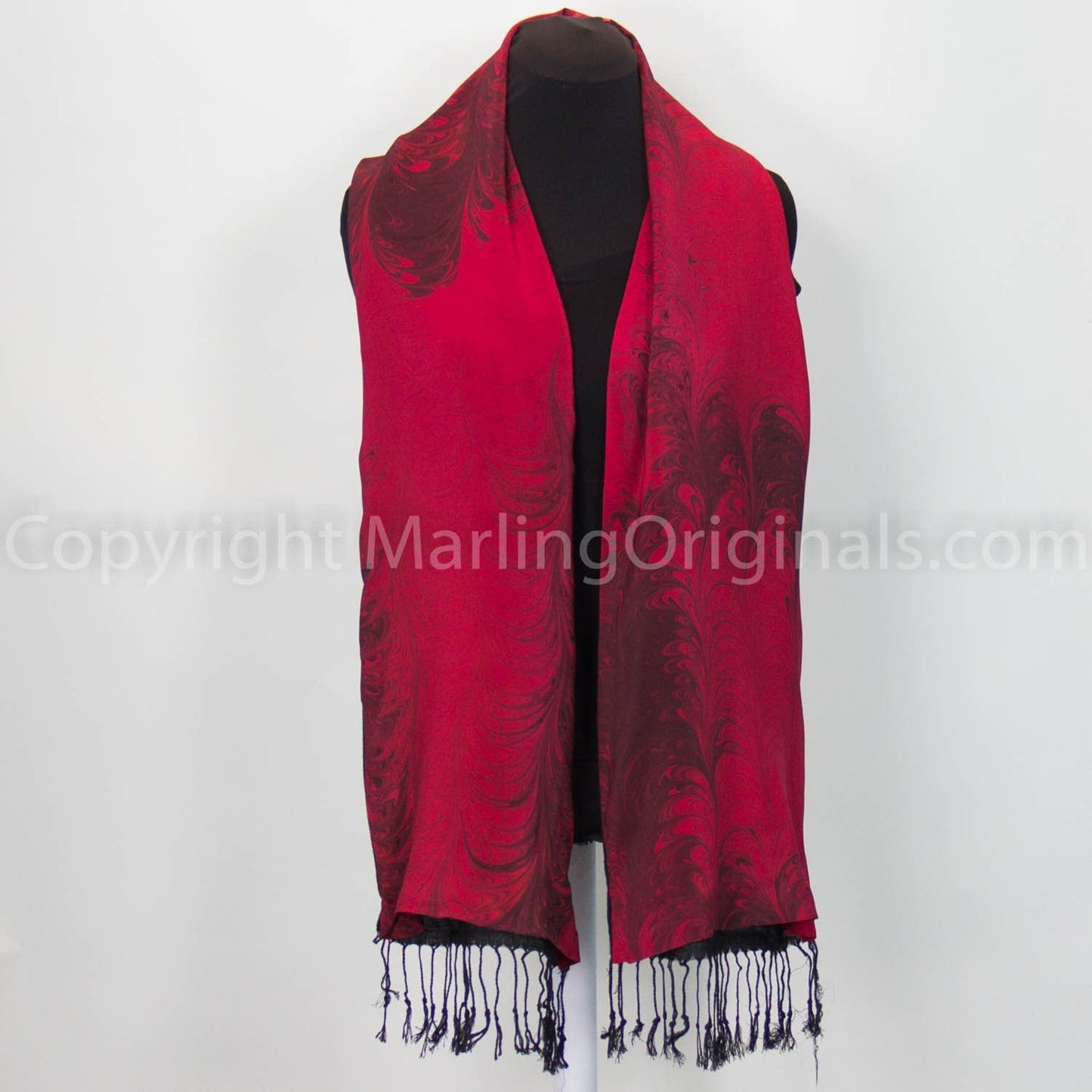 marbled silk coat scarf in red and black feathered pattern.  Lined with black fringed acrylic.