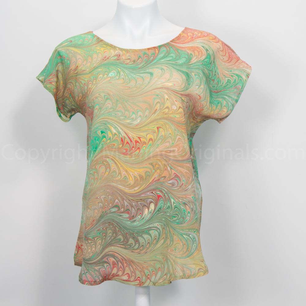 spring top with round neck and short sleeves in gold and spring green marbled pattern